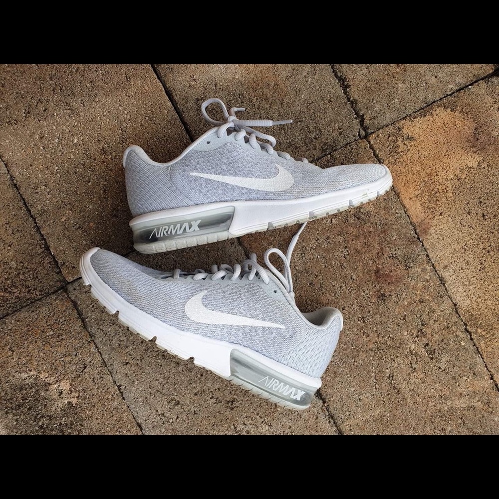 WMNS Nike Air Max Sequent 2